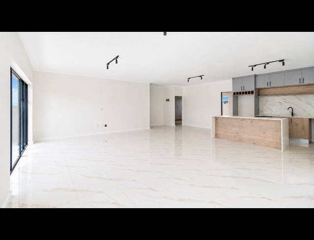 3 BEDROOM APARTMENT FOR SALE IN SANDOWN